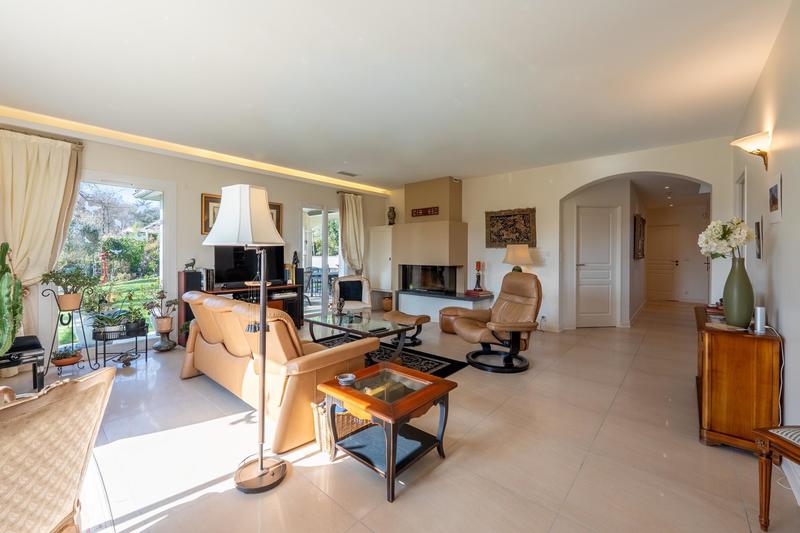 Maison - 202 m² - 6 pièces