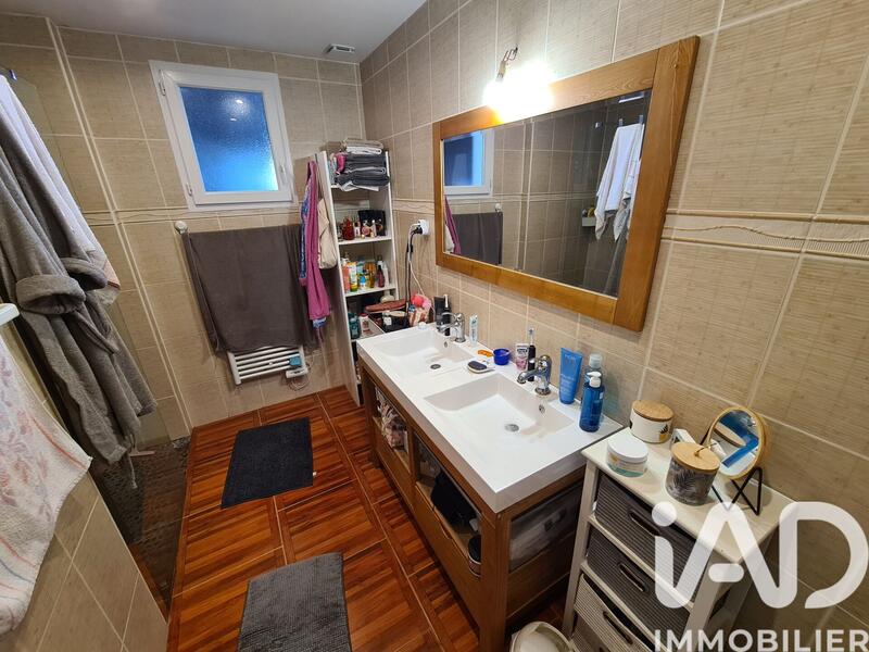 Maison - 213 m² - 9 pièces