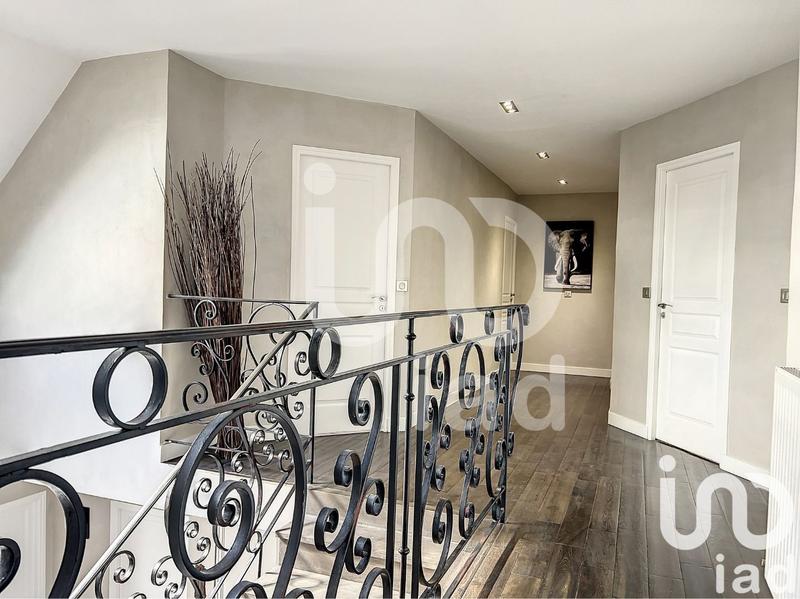 Maison - 256 m² - 9 pièces