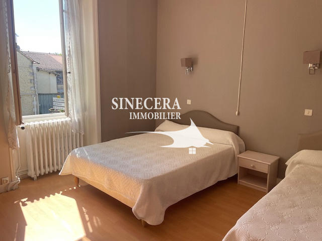 Maison - 725 m² - 6 pièces