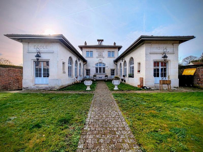 Maison - 470 m² - 19 pièces