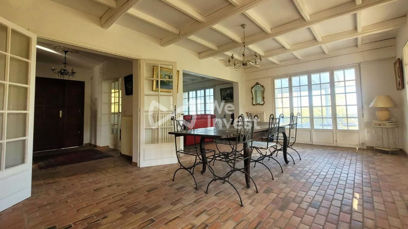 Maison - 220 m² - 7 pièces