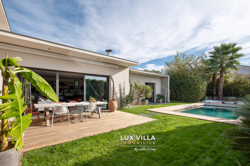Villa - 240 m² - 6 pièces