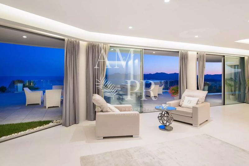 Propriété - 2 035 m² - 25 pièces