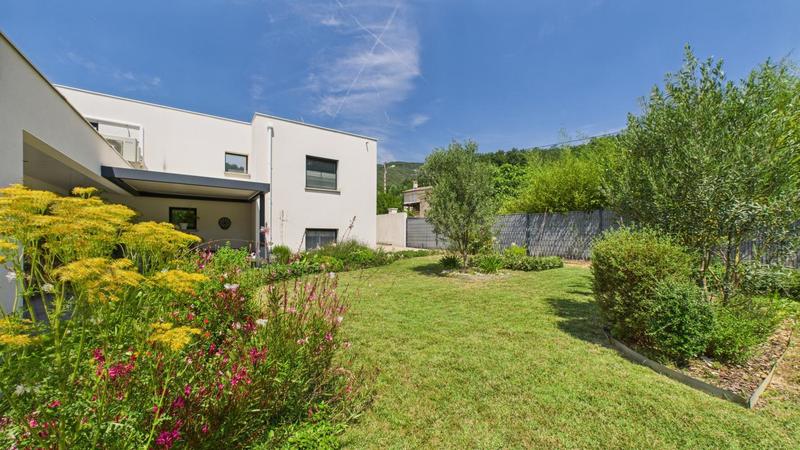 Maison - 232 m² - 7 pièces