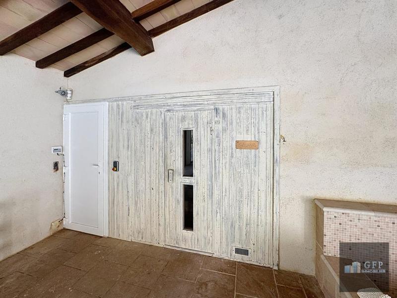 Villa - 401 m² - 8 pièces