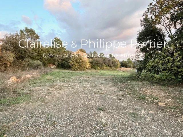 Terrain constructible - 1 517 m²