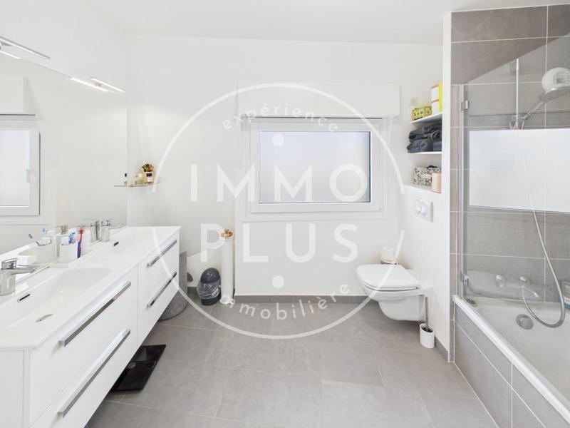 Appartement - 105 m² - 4 pièces