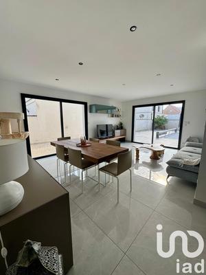 Maison - 147 m² - 9 pièces