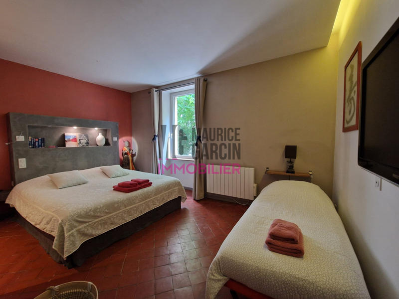 Maison - 310 m² - 12 pièces