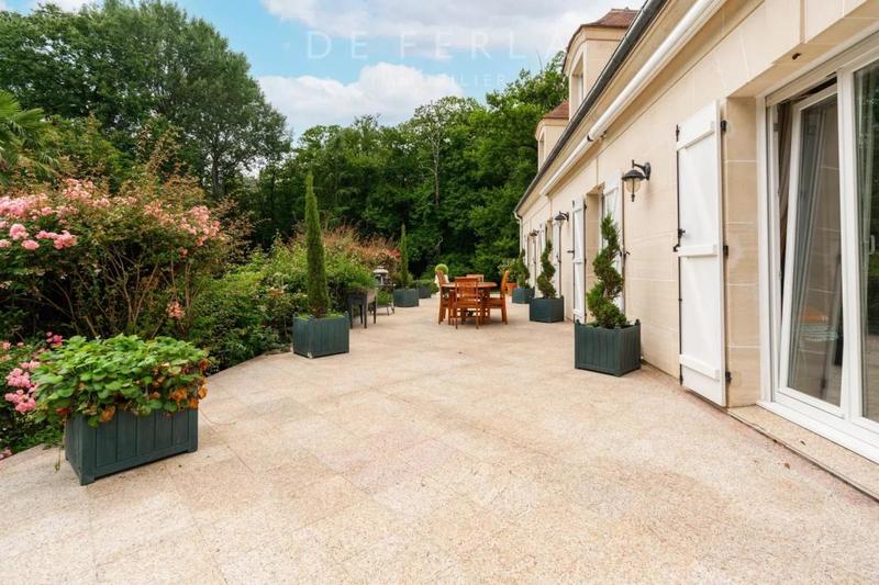 Demeure - 250 m² - 10 pièces