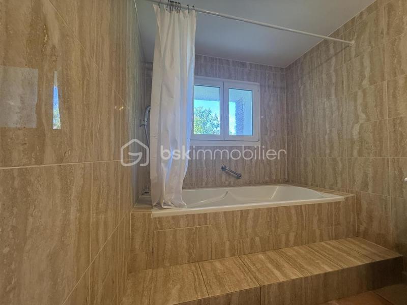 Propriété - 340 m² - 9 pièces