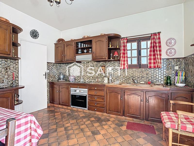 Maison - 200 m² - 7 pièces