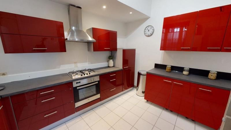 Chambre - 11 m² - 5 pièces