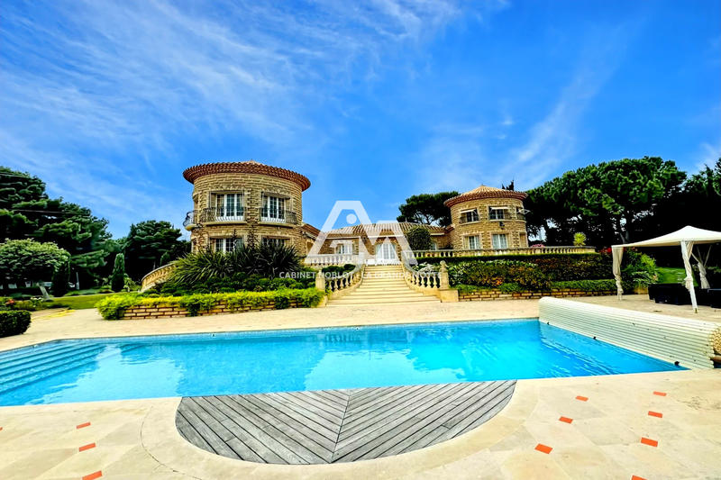 Maison de maîtres - 650 m² - 14 pièces