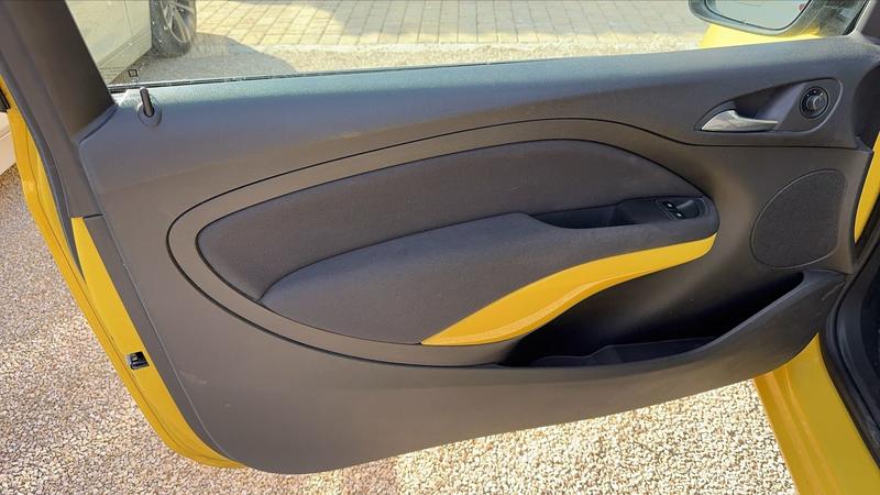 Opel Adam 1.2 70 Glam