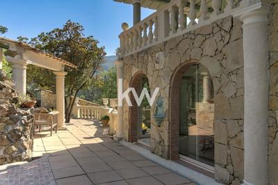 Demeure - 110 m² - 5 pièces