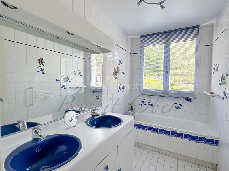 Maison - 227 m² - 9 pièces