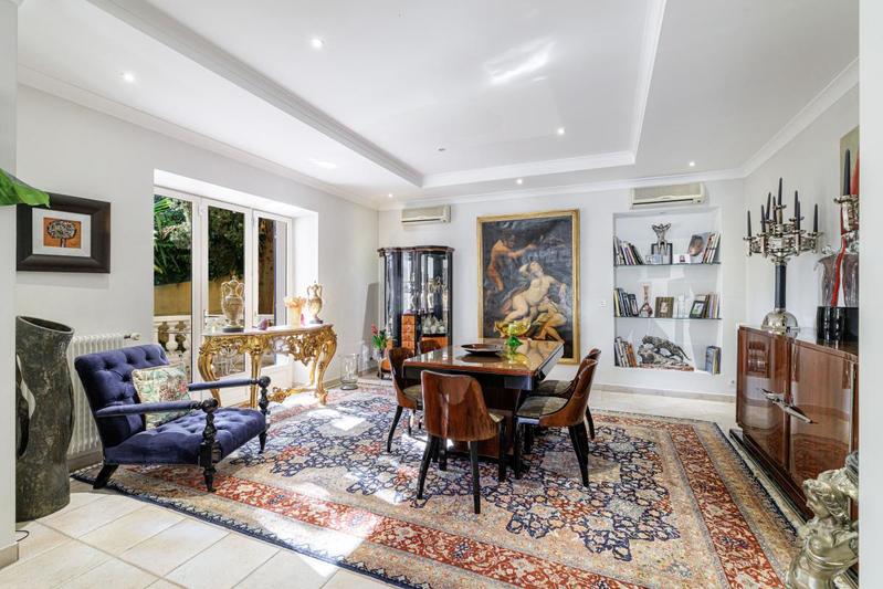 Propriété - 350 m² - 7 pièces