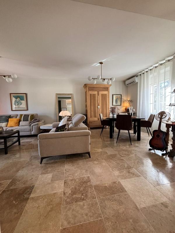 Villa - 213 m² - 5 pièces