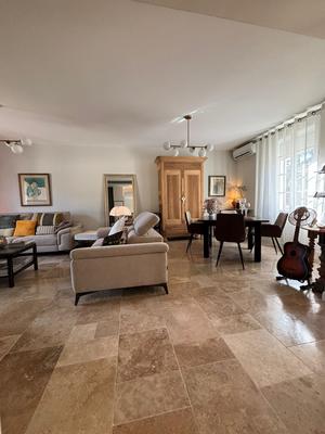 Villa - 213 m² - 5 pièces