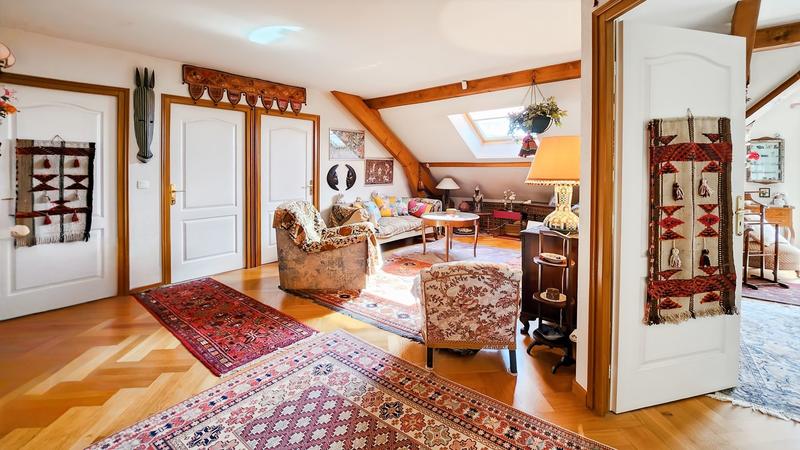 Maison - 241 m² - 7 pièces