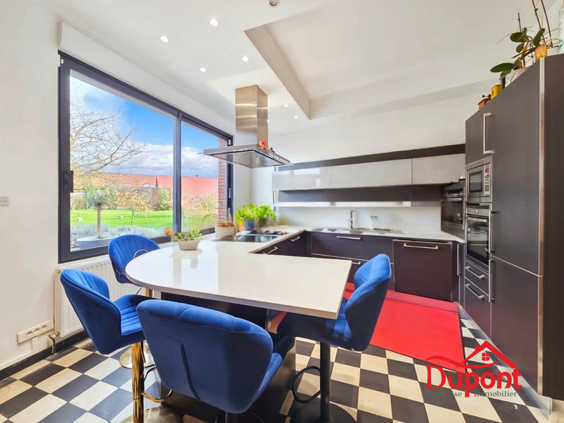 Maison - 344 m² - 11 pièces