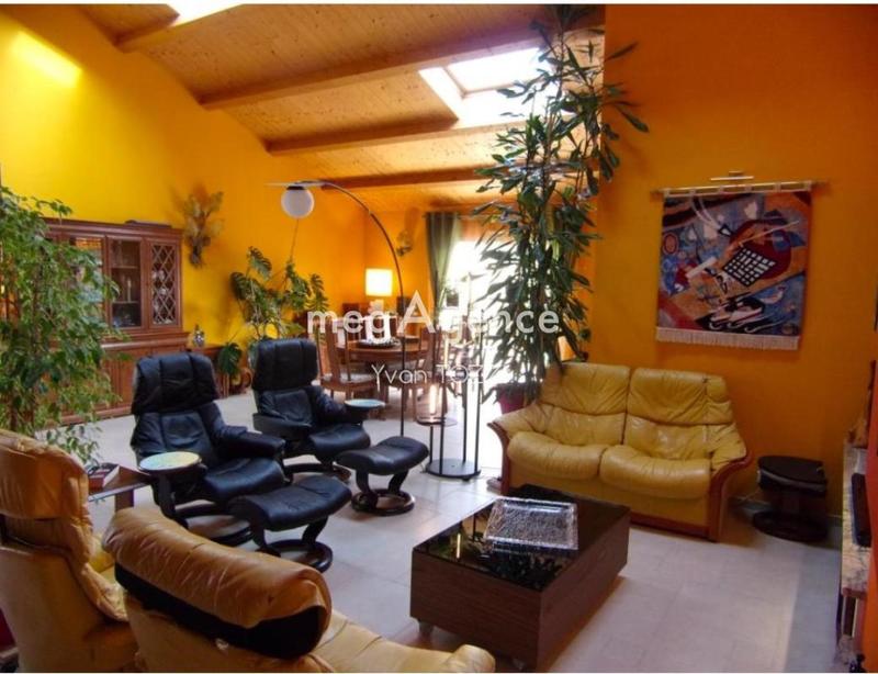 Maison - 330 m² - 10 pièces