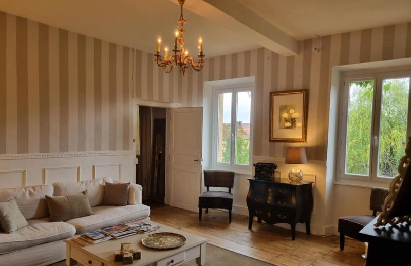 Maison - 270 m² - 11 pièces