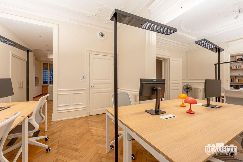 Local d'activités - 145 m² - 5 pièces