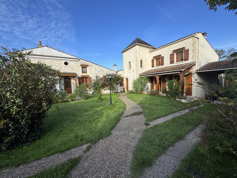 Maison ancienne - 228 m² - 7 pièces