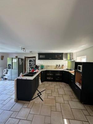 Maison traditionnelle - 180 m² - 8 pièces