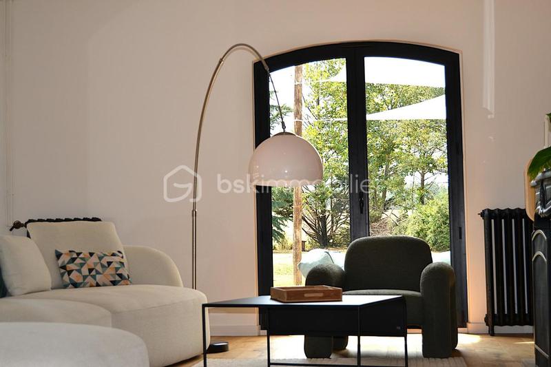 Propriété - 310 m² - 9 pièces