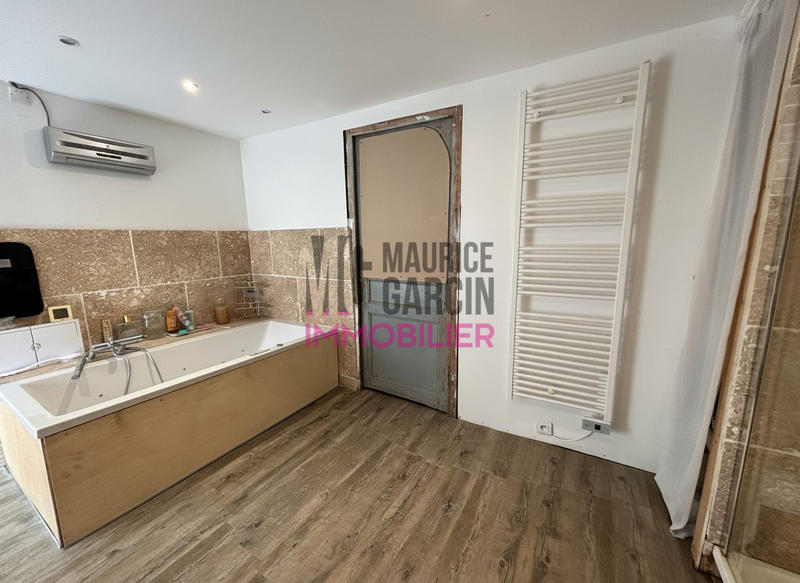 Mas - 285 m² - 11 pièces