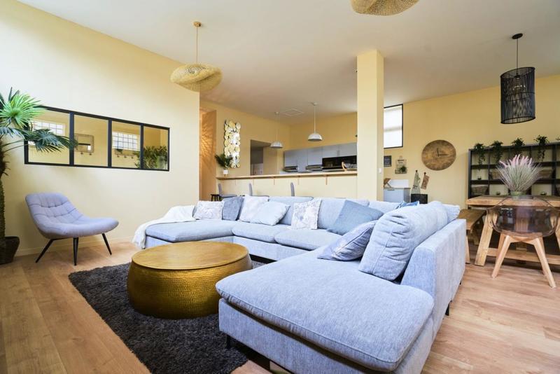 Maison - 274 m² - 12 pièces