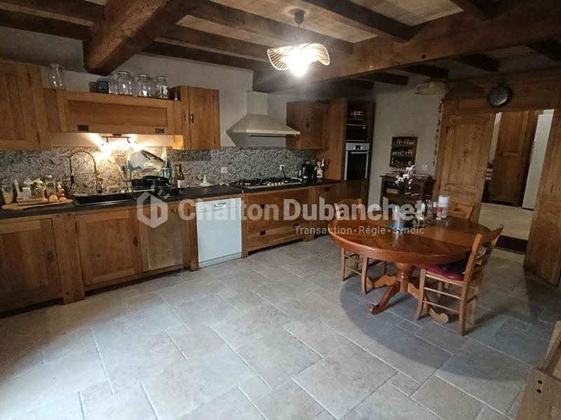 Corps de ferme - 208 m² - 7 pièces