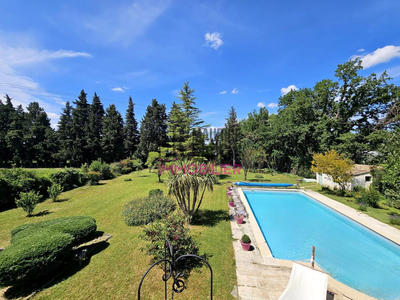 Maison - 232 m² - 8 pièces