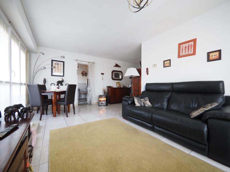 Appartement - 90 m² - 4 pièces