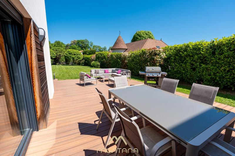 Villa - 285 m² - 8 pièces