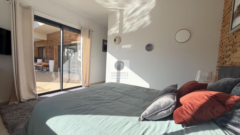 Maison - 237 m² - 8 pièces