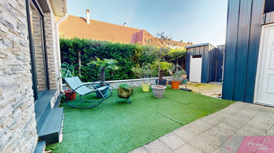 Maison - 90 m² - 5 pièces