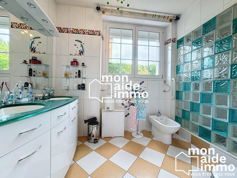 Maison - 300 m² - 15 pièces