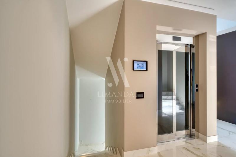 Villa - 570 m² - 7 pièces