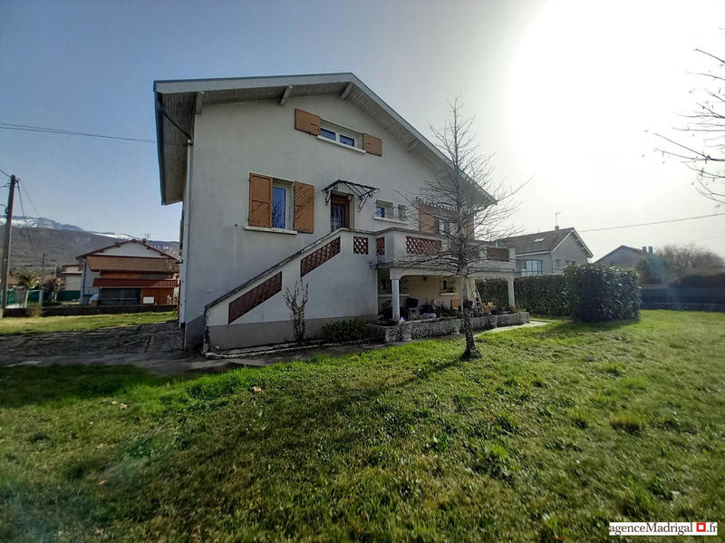 Maison - 110 m² - 6 pièces