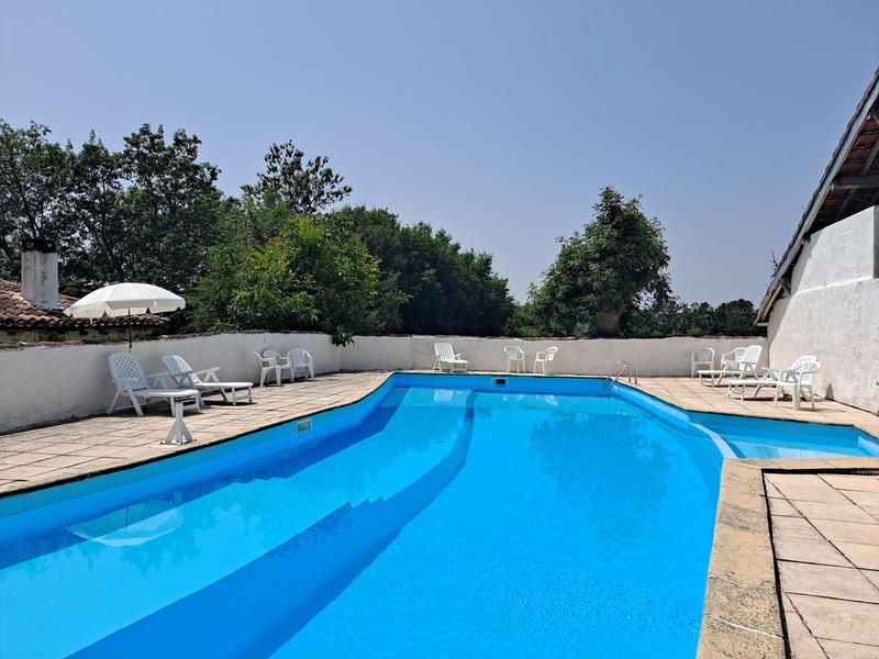 Maison - 550 m² - 16 pièces