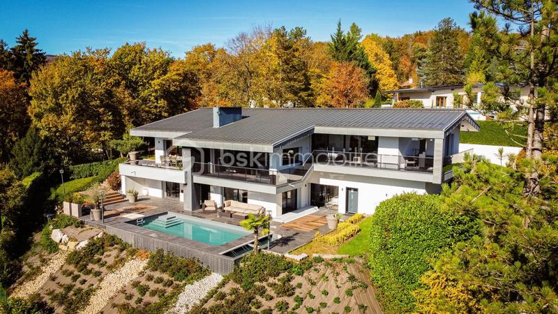 Villa - 300 m² - 7 pièces