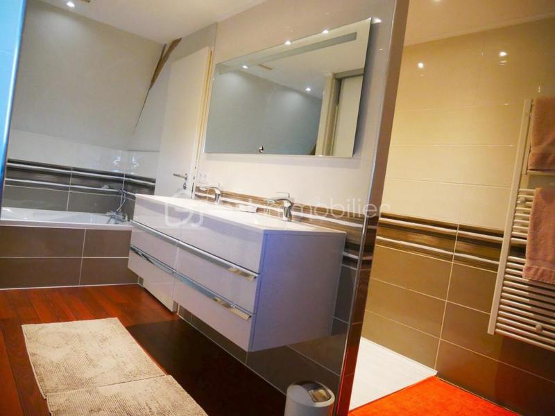 Demeure - 316 m² - 7 pièces