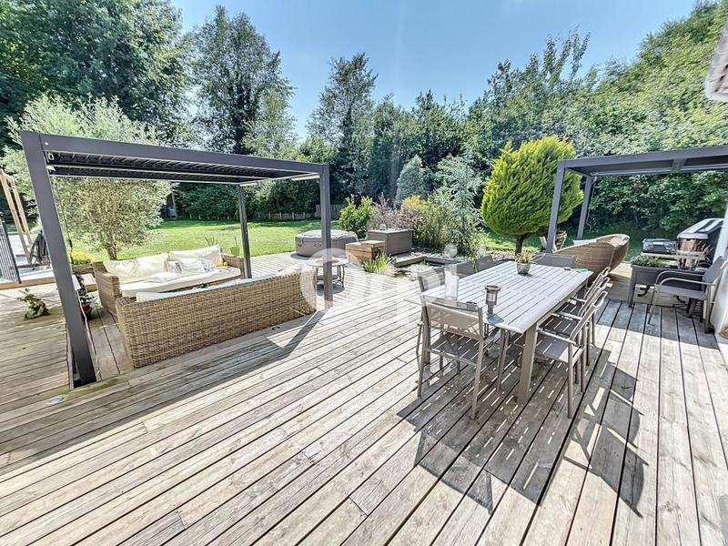 Maison - 241 m² - 7 pièces