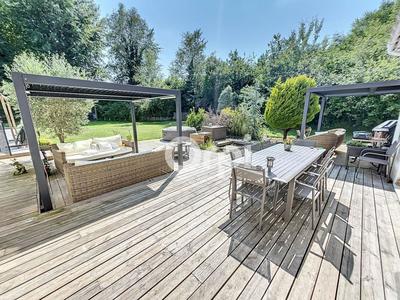 Maison - 241 m² - 7 pièces