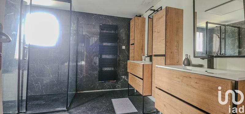 Maison - 235 m² - 8 pièces